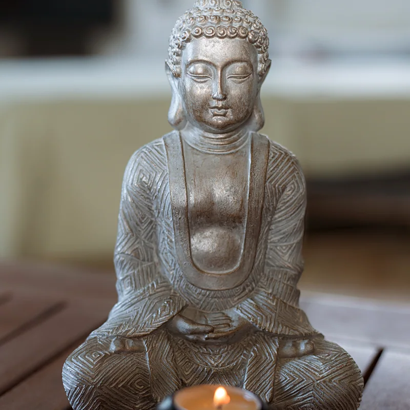 Bouddha au premier plan pendant une séance